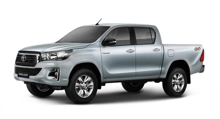 HILUX-4X2-CABINA-DOBLE-gris-claro
