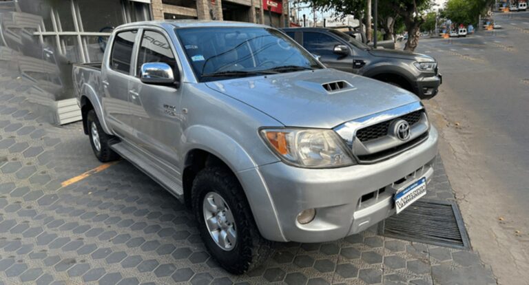 Hilux-gris