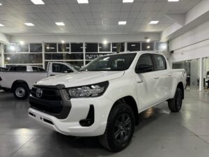 Toyota Hilux 2.8 SR 4x4 MT 0KM
